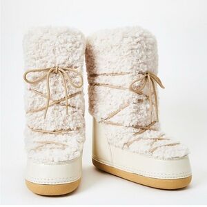 Shoe Dazzle Cream and Tan Winter Boots